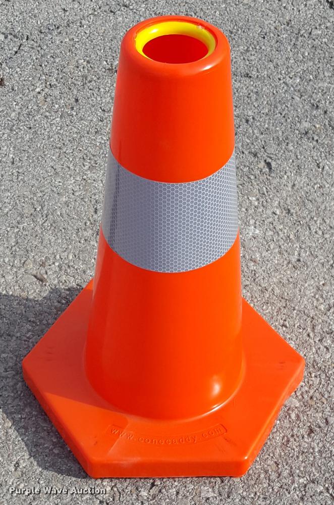 (250) 18" safety traffic pylon cones in Tonganoxie, KS Item F1419