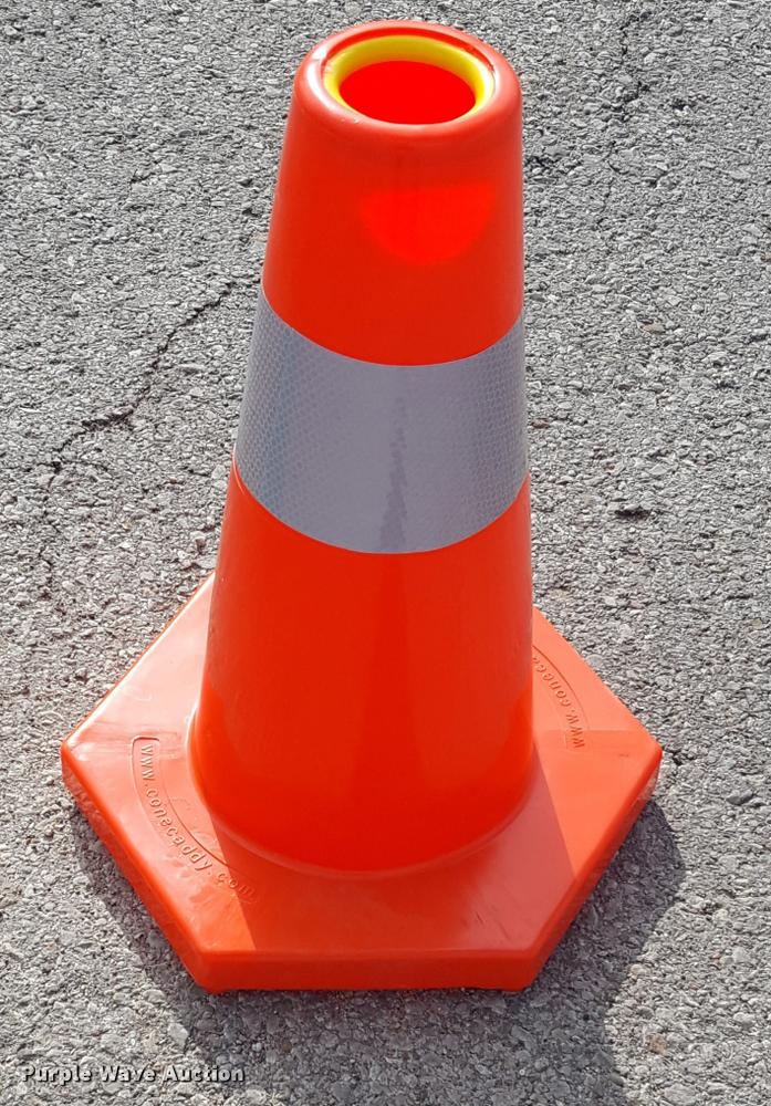 image for item F1419 (250) 18" safety traffic pylon cones