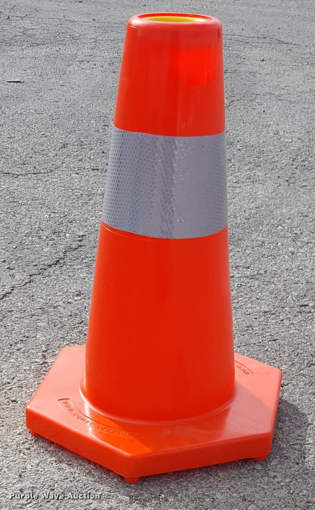 (250) 18" safety traffic pylon cones in Tonganoxie, KS Item F1419