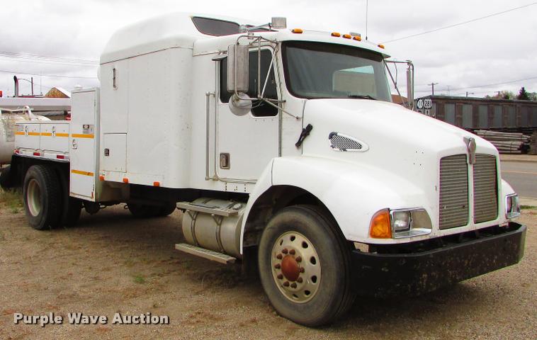 image for item J1629 1998 Kenworth T300 service truck