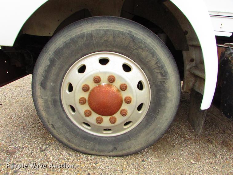 image for item J1629 1998 Kenworth T300 service truck