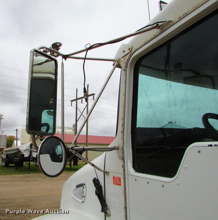 image for item J1629 1998 Kenworth T300 service truck