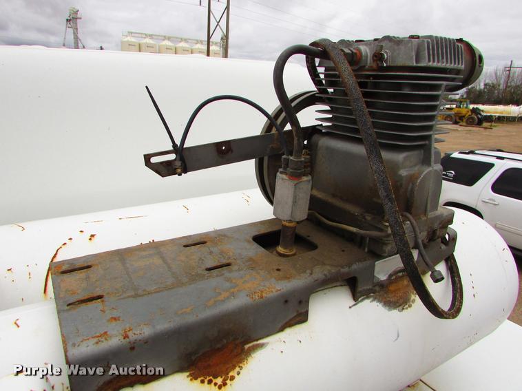 image for item J1629 1998 Kenworth T300 service truck