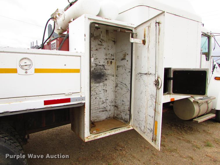 image for item J1629 1998 Kenworth T300 service truck