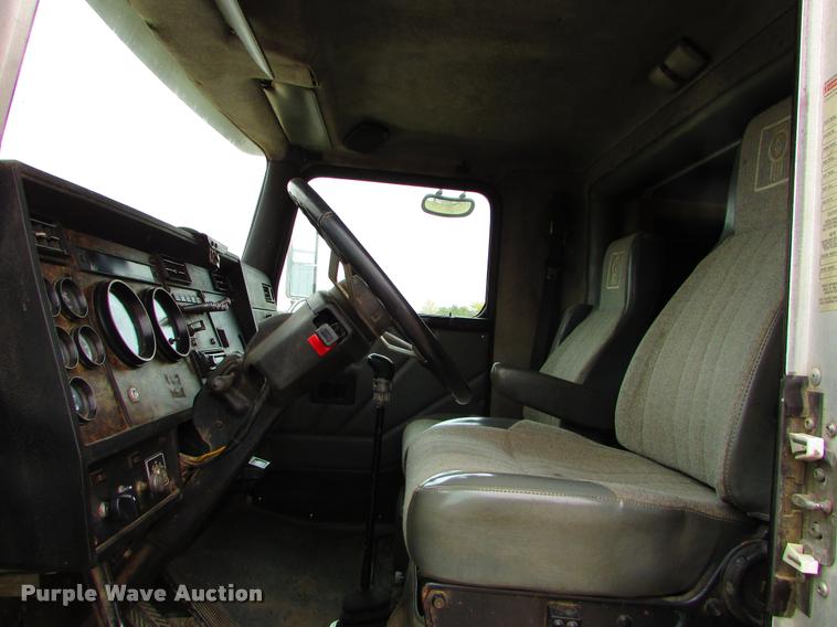 image for item J1629 1998 Kenworth T300 service truck