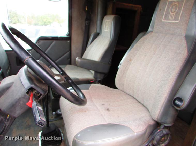 image for item J1629 1998 Kenworth T300 service truck