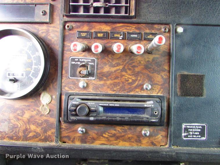 image for item J1629 1998 Kenworth T300 service truck