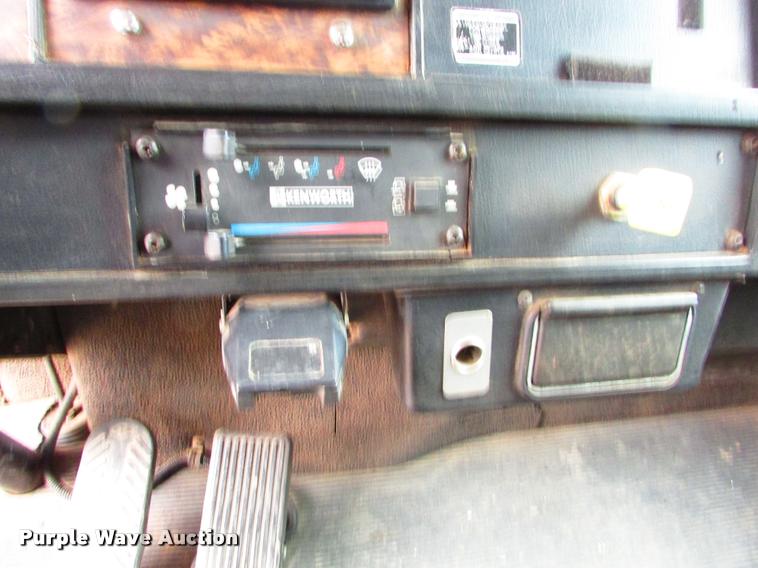 image for item J1629 1998 Kenworth T300 service truck