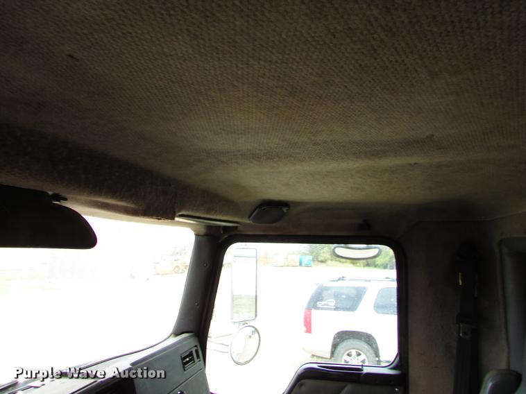 image for item J1629 1998 Kenworth T300 service truck