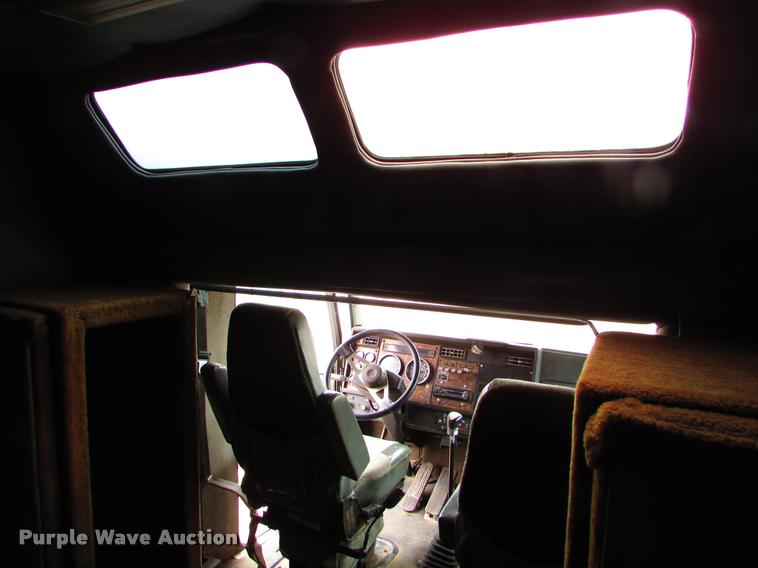 image for item J1629 1998 Kenworth T300 service truck