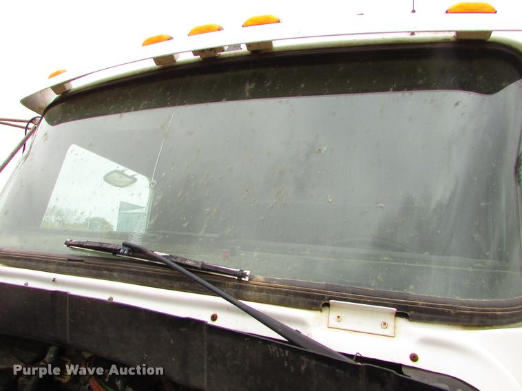 image for item J1629 1998 Kenworth T300 service truck