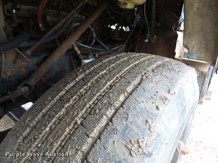 image for item J1631 1984 International F2574 roll off truck