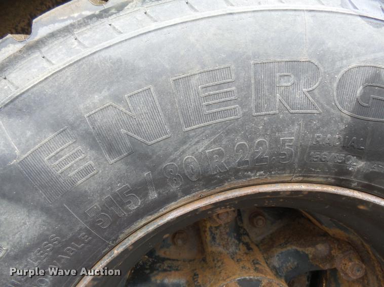 image for item J1631 1984 International F2574 roll off truck