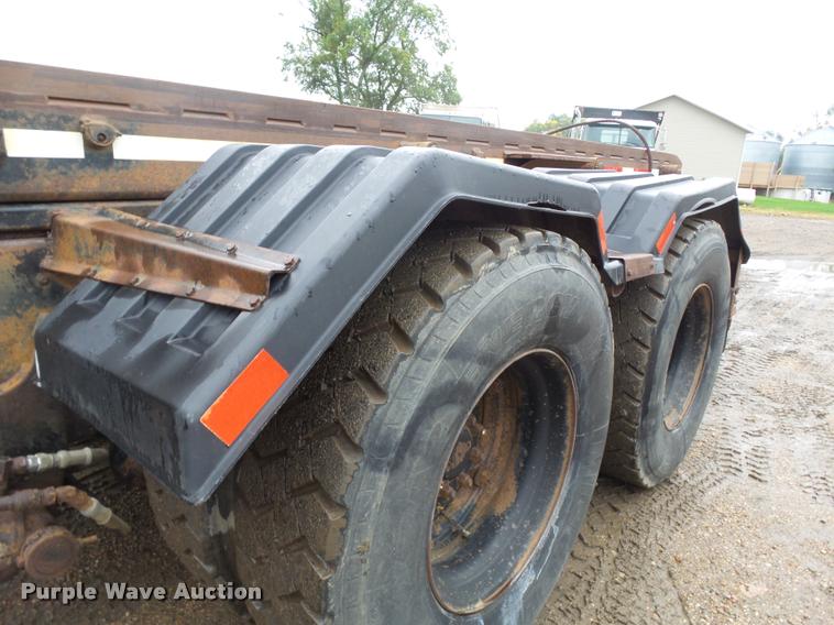 image for item J1631 1984 International F2574 roll off truck