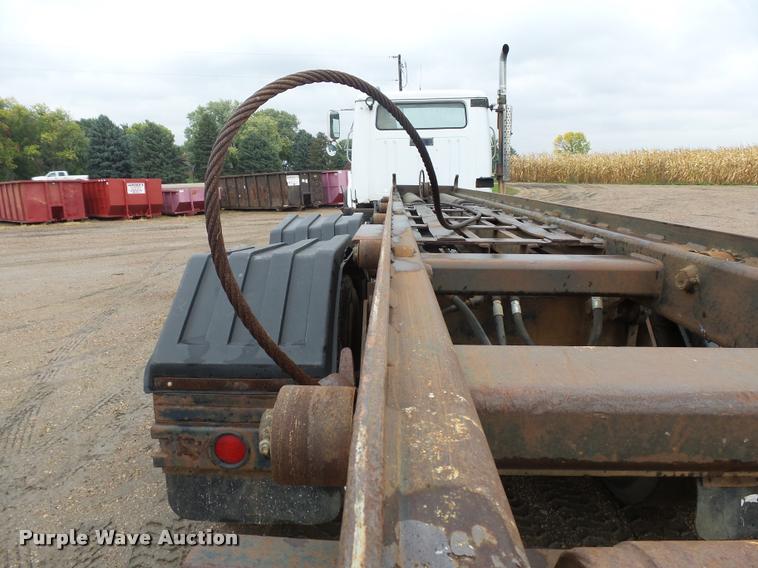 image for item J1631 1984 International F2574 roll off truck