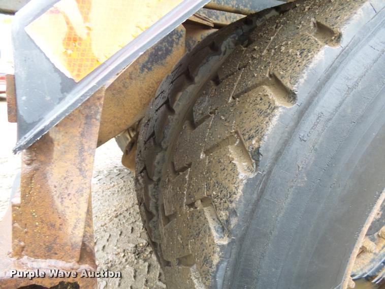 image for item J1631 1984 International F2574 roll off truck