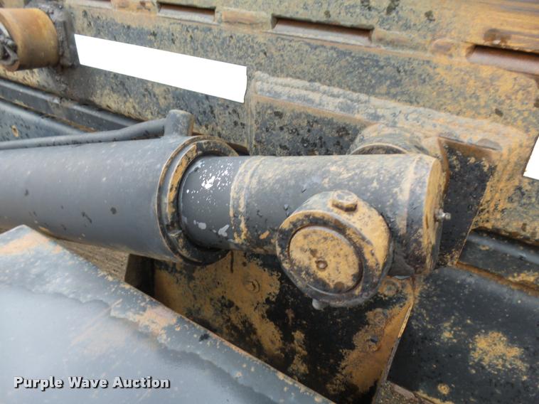 image for item J1631 1984 International F2574 roll off truck