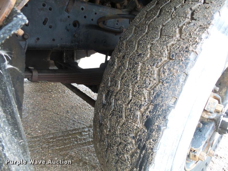 image for item J1631 1984 International F2574 roll off truck