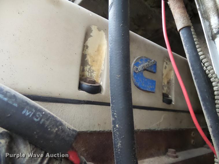 image for item J1631 1984 International F2574 roll off truck