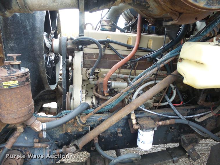 image for item J1631 1984 International F2574 roll off truck