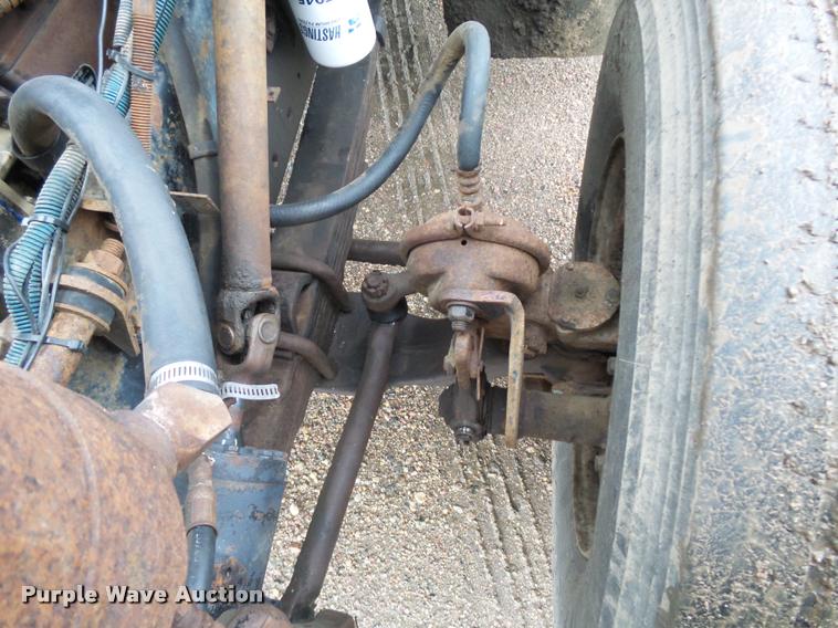 image for item J1631 1984 International F2574 roll off truck