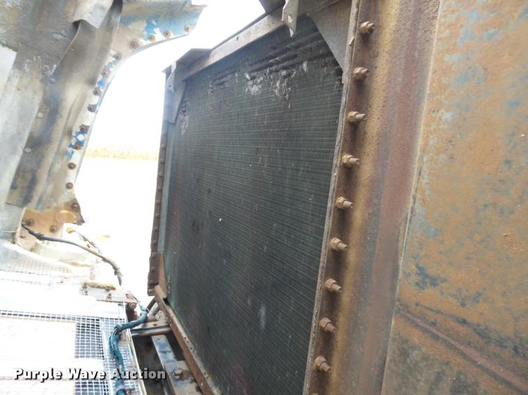 image for item J1631 1984 International F2574 roll off truck