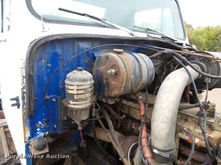 image for item J1631 1984 International F2574 roll off truck