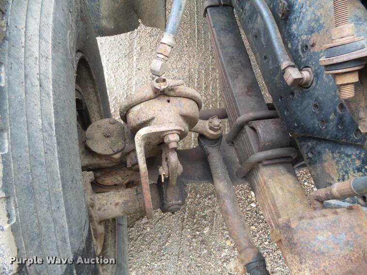 image for item J1631 1984 International F2574 roll off truck