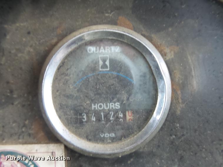 image for item J1631 1984 International F2574 roll off truck