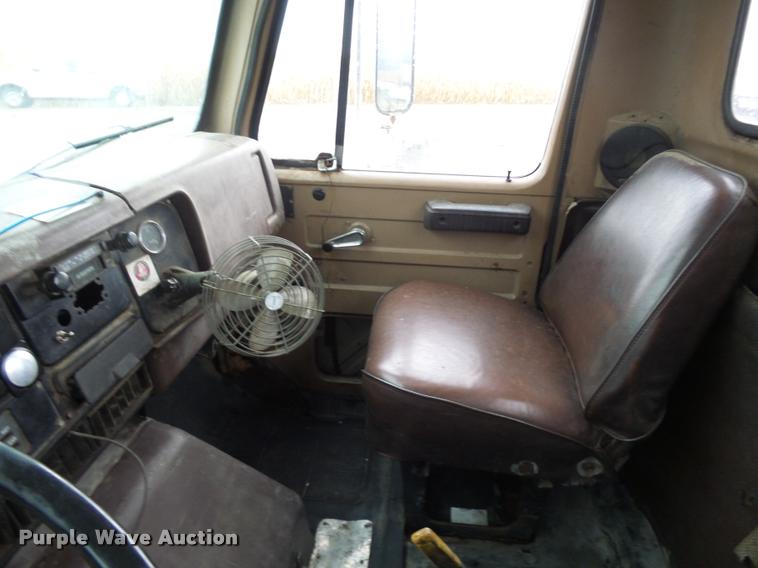 image for item J1631 1984 International F2574 roll off truck