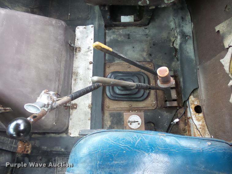 image for item J1631 1984 International F2574 roll off truck