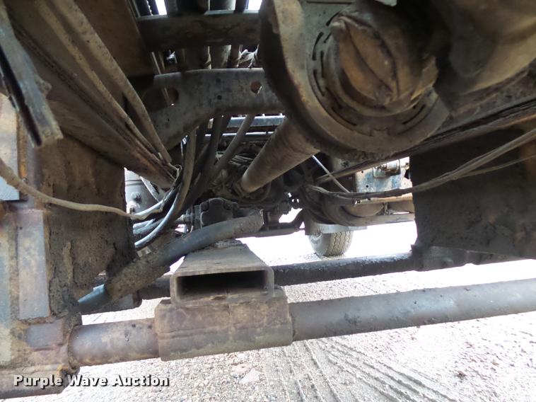 image for item J1631 1984 International F2574 roll off truck