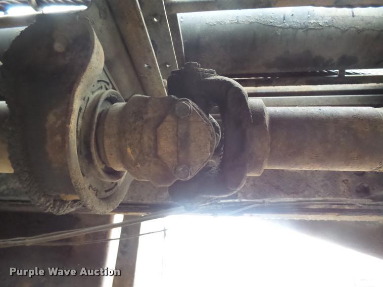 image for item J1631 1984 International F2574 roll off truck