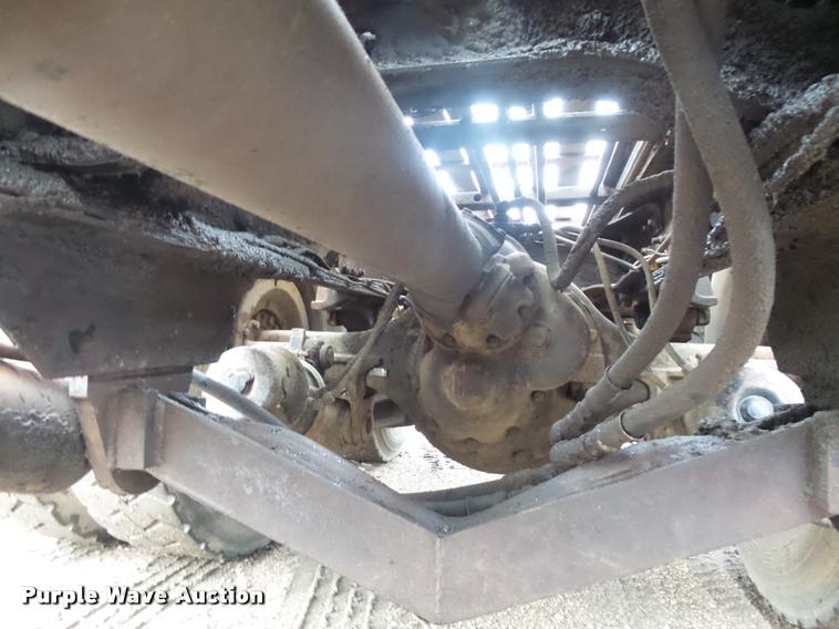 image for item J1631 1984 International F2574 roll off truck