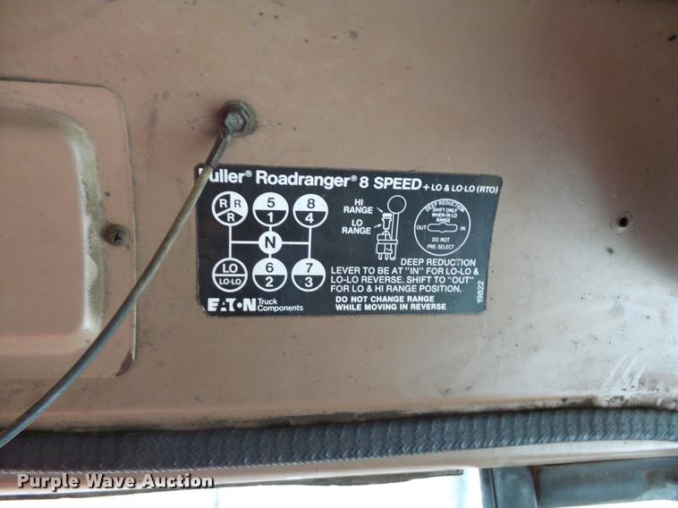 image for item J1631 1984 International F2574 roll off truck