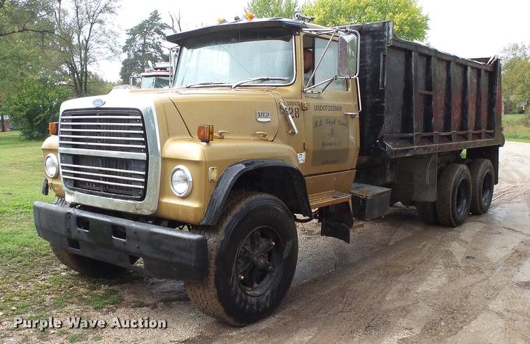 image for item K1086 1978 Ford 9000 dump truck