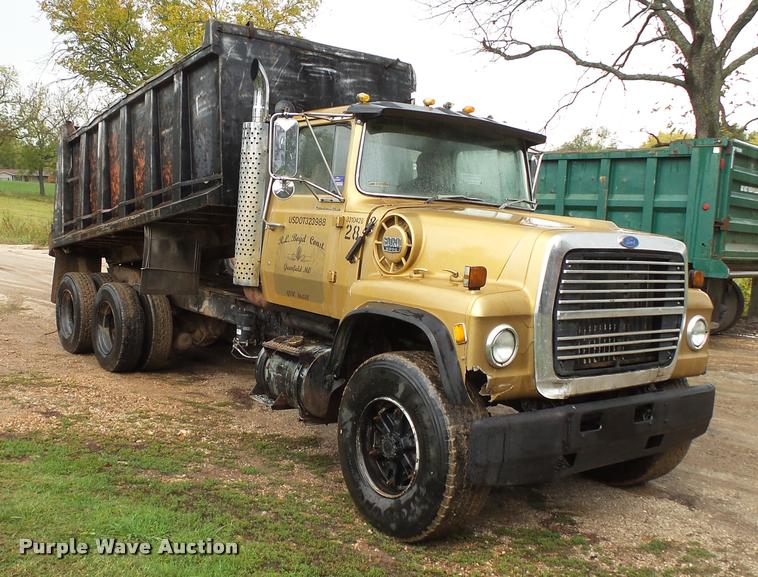 image for item K1086 1978 Ford 9000 dump truck