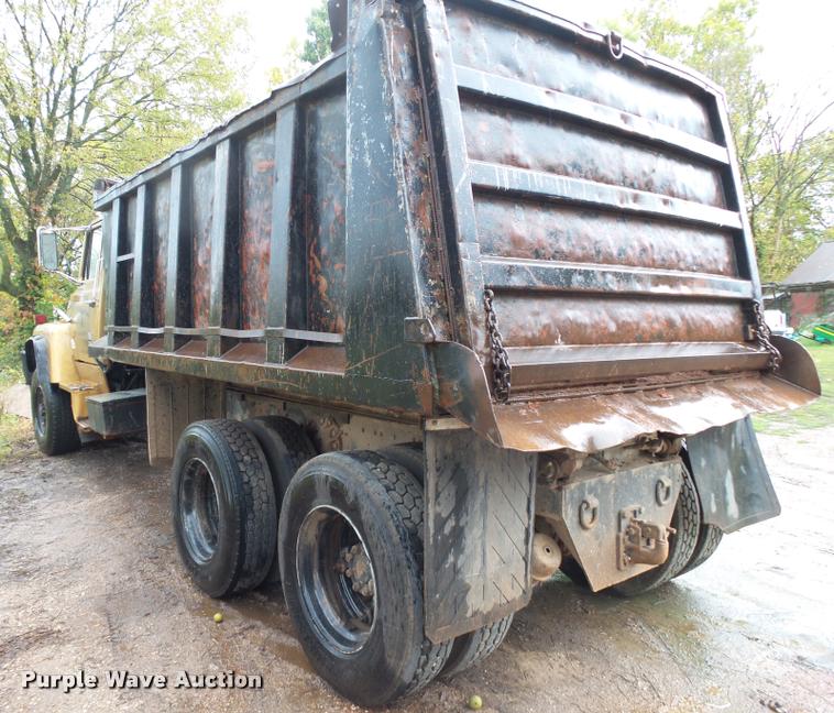 image for item K1086 1978 Ford 9000 dump truck