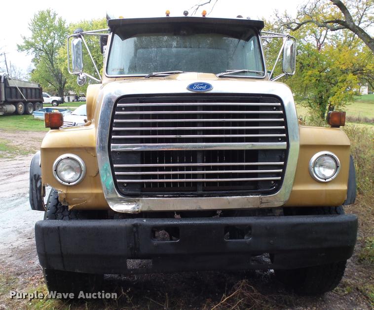 image for item K1086 1978 Ford 9000 dump truck