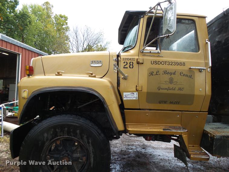 image for item K1086 1978 Ford 9000 dump truck