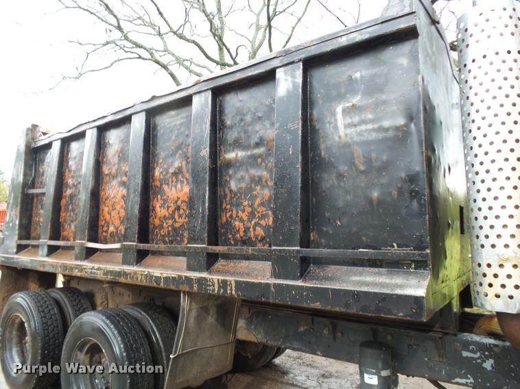 image for item K1086 1978 Ford 9000 dump truck