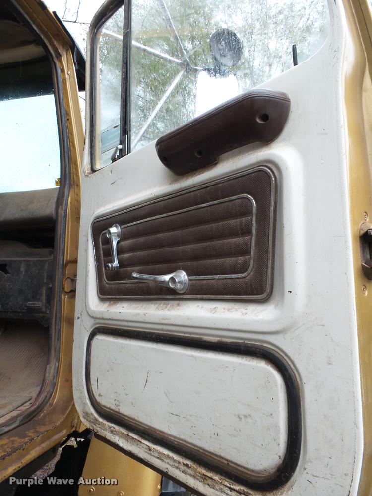 image for item K1086 1978 Ford 9000 dump truck