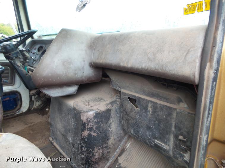image for item K1086 1978 Ford 9000 dump truck