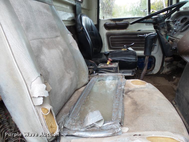 image for item K1086 1978 Ford 9000 dump truck