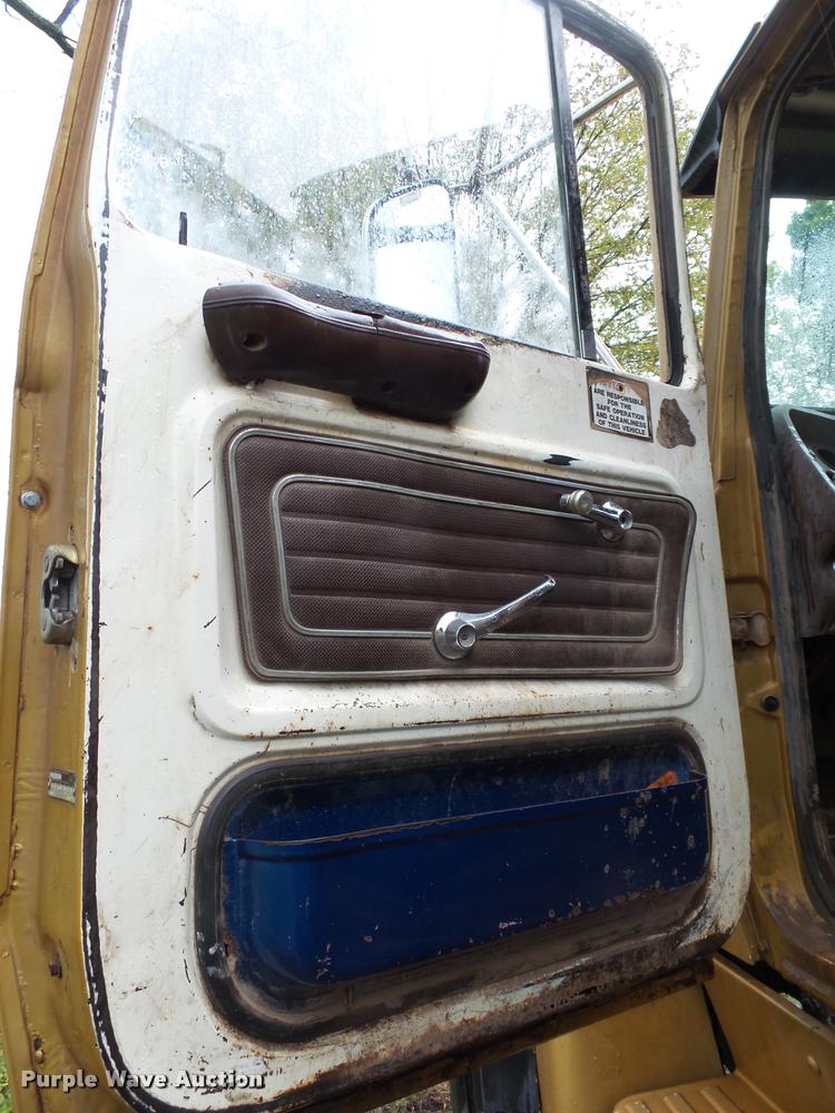 image for item K1086 1978 Ford 9000 dump truck