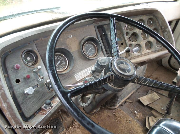 image for item K1086 1978 Ford 9000 dump truck