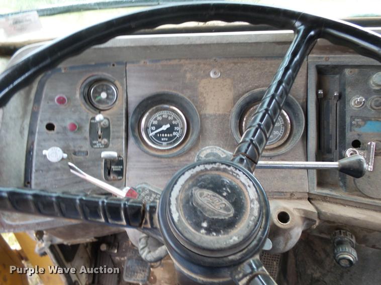 image for item K1086 1978 Ford 9000 dump truck