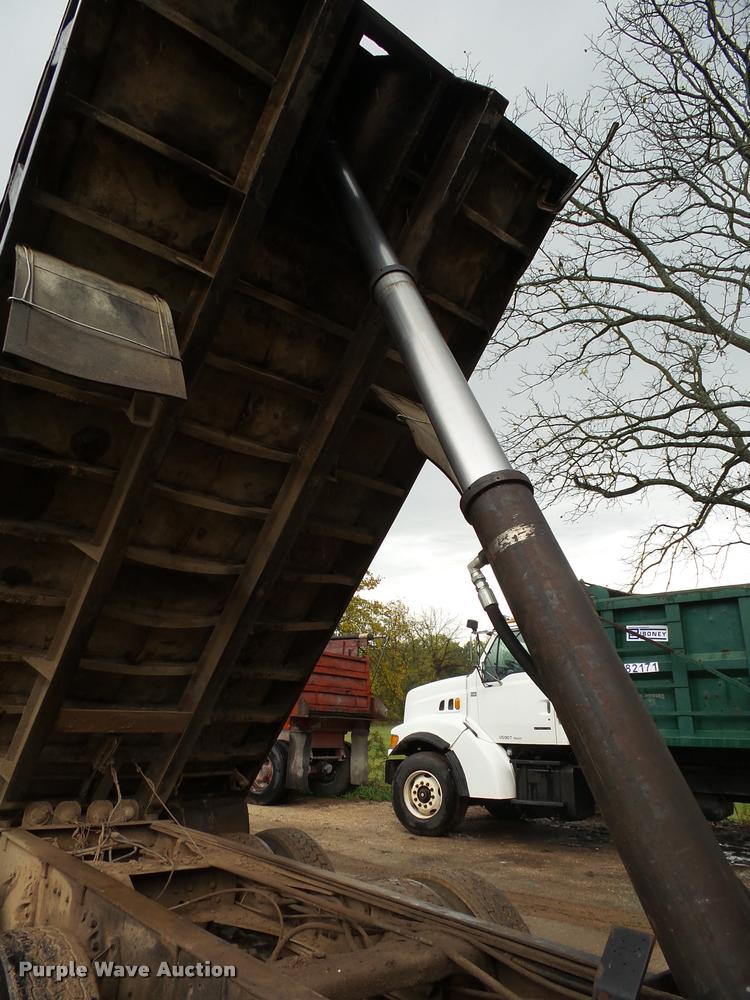 image for item K1086 1978 Ford 9000 dump truck