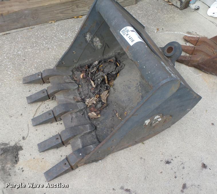 CP excavator bucket in Altoona, IA Item K1416 sold Purple Wave