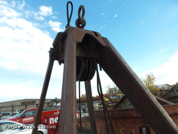 image for item K1427 Clam shell bucket